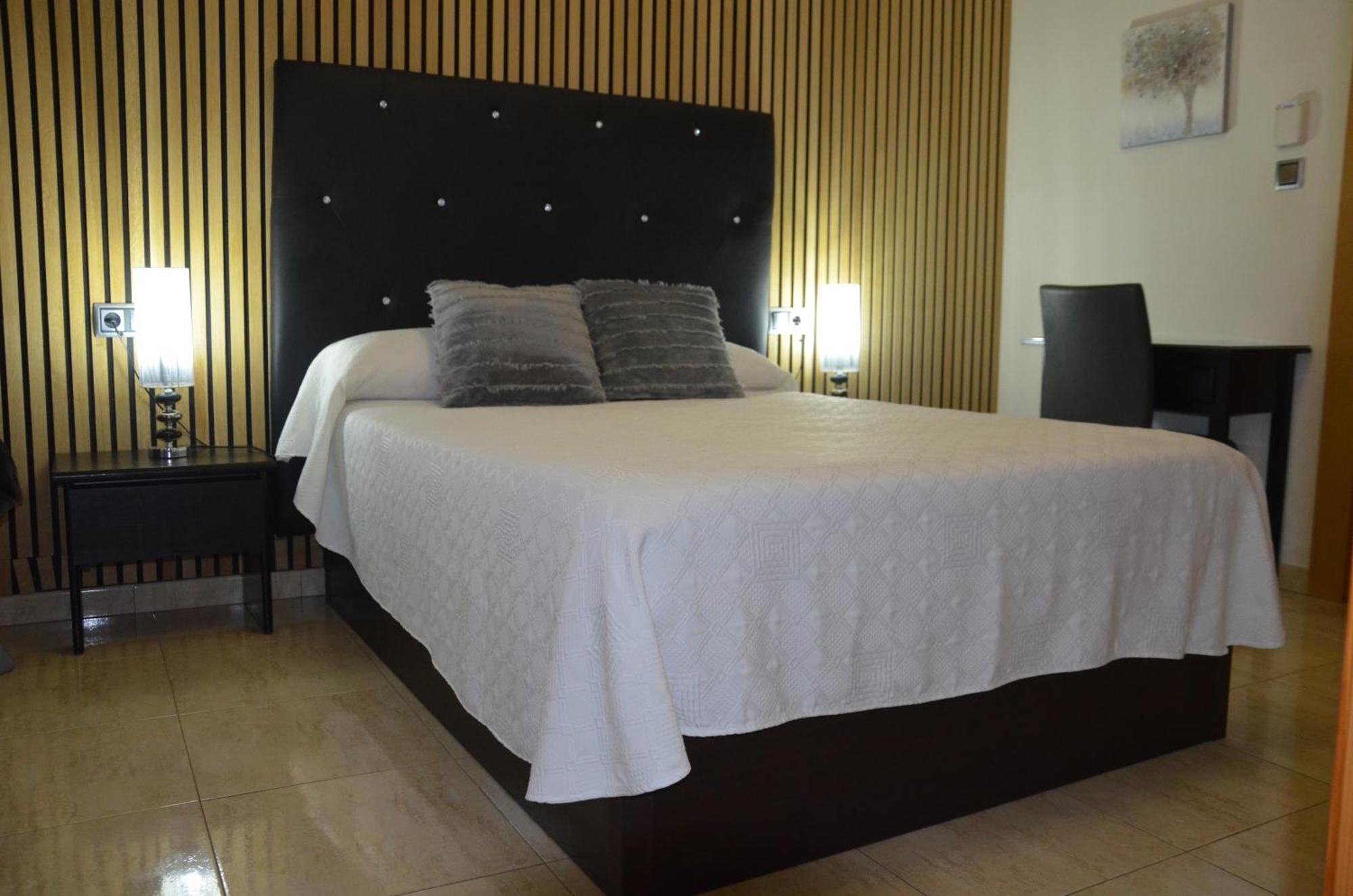 Hostal Mont Royal Alicante Dış mekan fotoğraf