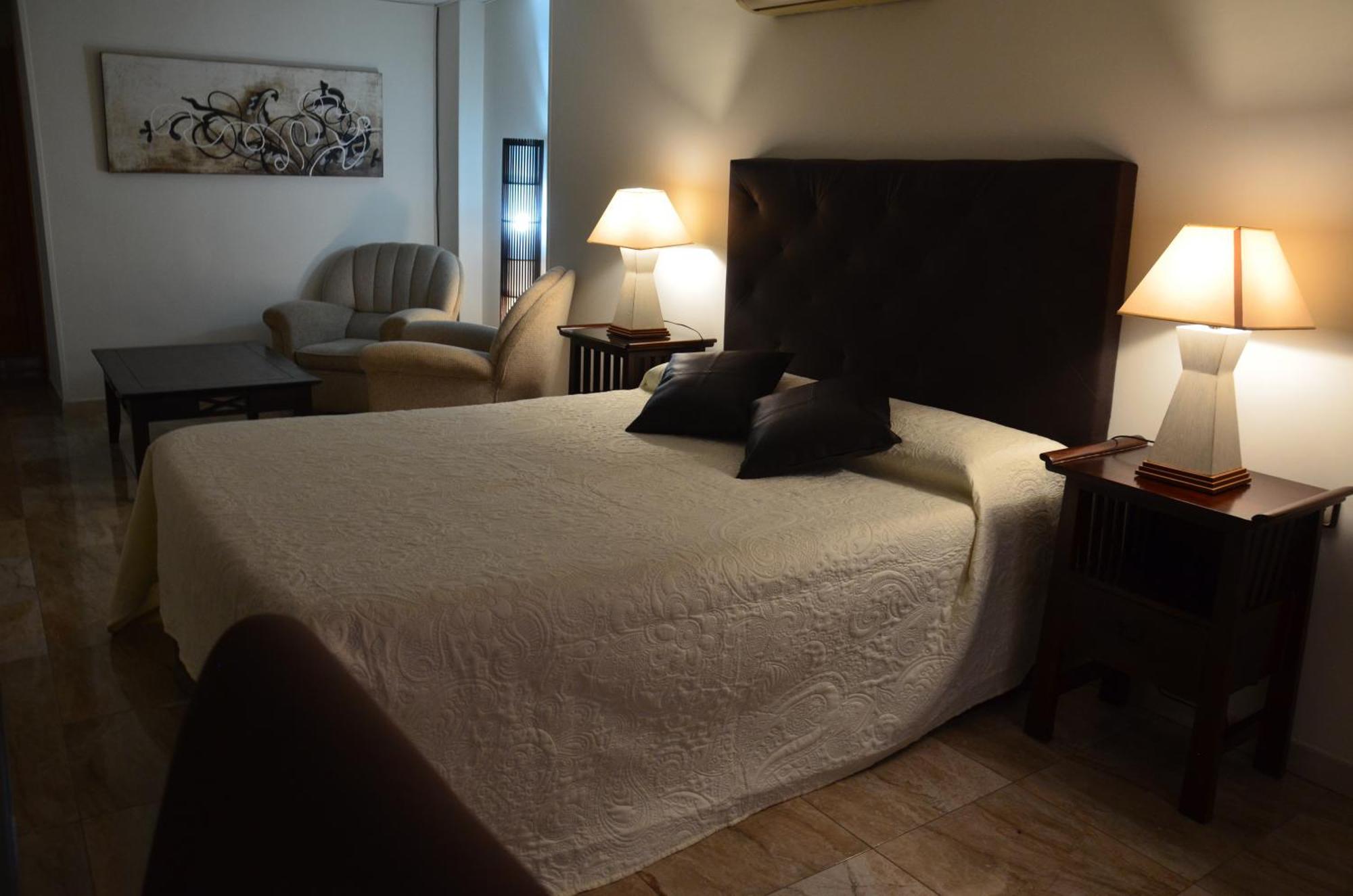 Hostal Mont Royal Alicante Dış mekan fotoğraf